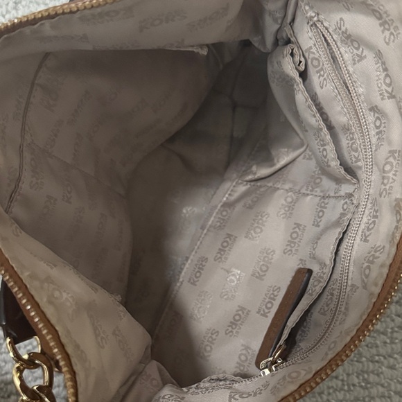Michael Kors Tan Shoulder Bag with Gold Chain - Picture 5 of 5